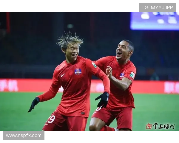 梅州队凭借茹子楠远射小角度破门暂时领先海牛队